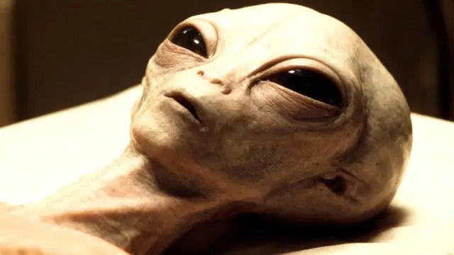 1947 · The army recovers a flying disc — Roswell